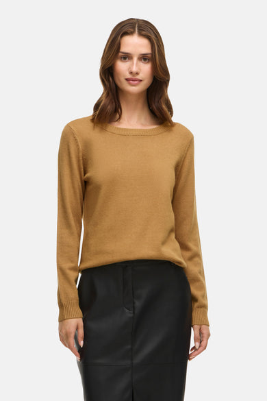 Sweat-shirt jaune avec col rond de Vila, porté avec une jupe en cuir noire.