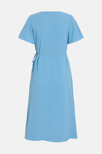 Tunique bleue à manches courtes de Vila, avec une ceinture à la taille.