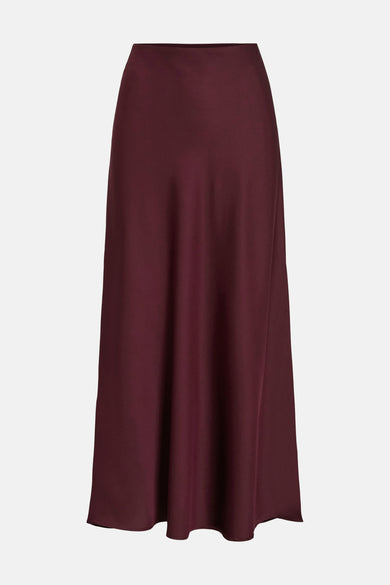 Longue jupe rouge de VILA®, en tissu lisse et uniforme, avec un aspect élégant.