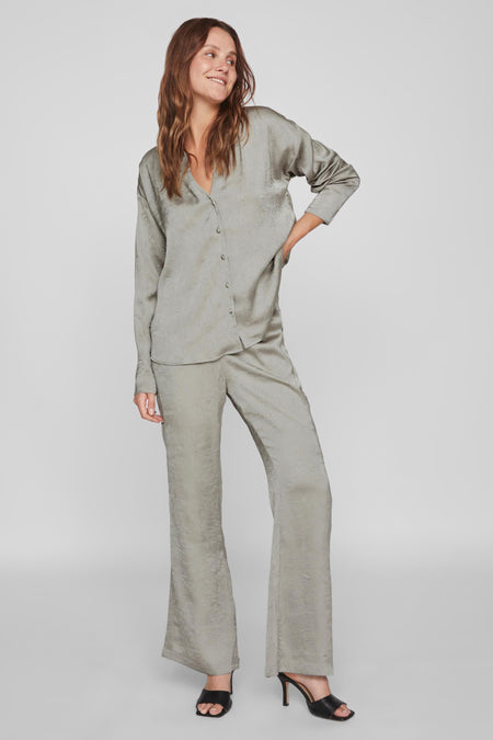 VIKLIA HW FLARED PANTS