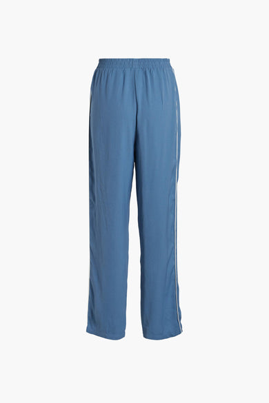 Blauwe broek van VILA® met witte bies aan de zijkanten, achterkant weergegeven.