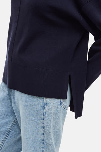 Jeanonau de VILA, avec un uneé et combiné avec une légère jeans.