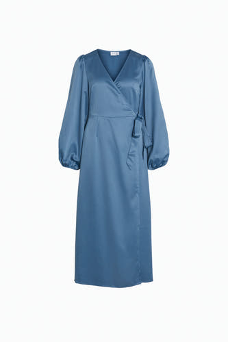 Robe bleue à longues manches de VILA®, avec une ceinture à la taille, en tissu soyeux.