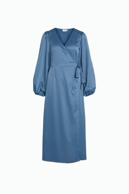 Robe bleue à longues manches de VILA®, avec une ceinture à la taille, en tissu soyeux.