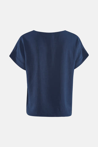 T-shirt bleu de VILA® avec tissu texturé, manches courtes retroussées et encolure large, vue arrière.