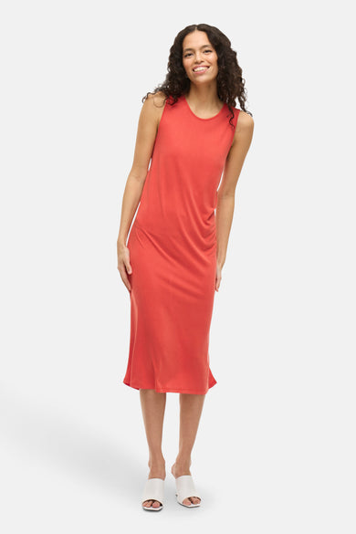 Robe sans manches rouge de VILA®, avec une coupe ajustée et des rayures blanches.