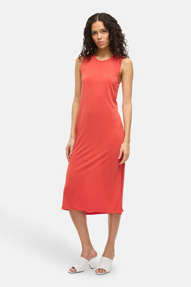 Jupe sans manches rouge de VILA®, avec une coupe simple et droite.