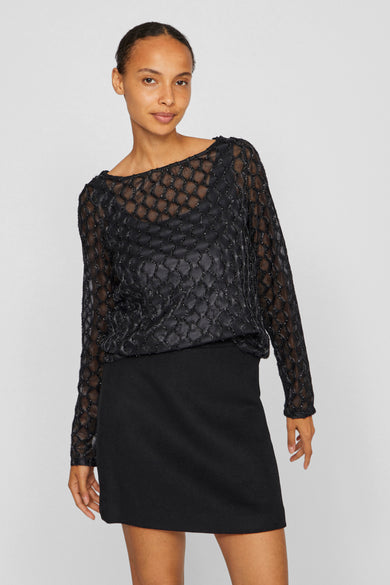 T-shirt noir à manches longues de VILA®, avec une structure en filet transparente et des détails subtils.