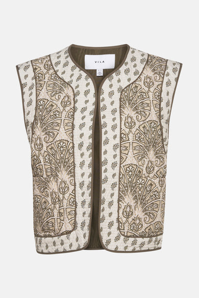 Gilet multicolore de VILA, avec des motifs paisley et floraux, terminé avec des bretelles brunes.