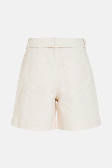 Short écru de VILA®, avec ce et et poches arrière, vu de dos.