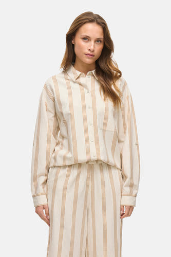 Chemise beige à manches longues de VILA®, avec des rayures verticales et une fermeture à boutons.