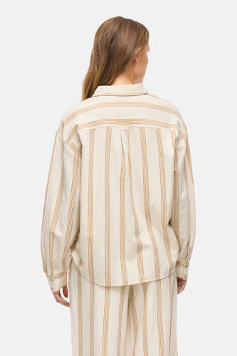 Chemise beige à longues manches de VILA® avec une rayure verticale et un col boutonné sur le dos.