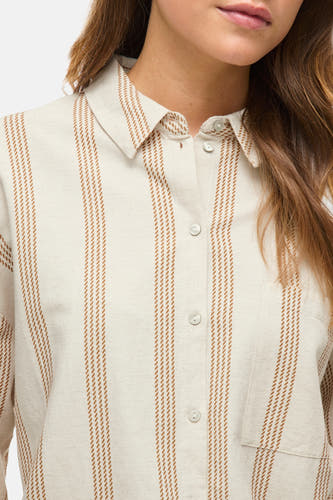 Chemise beige à longues manches de VILA®, avec des rayures verticales et une fermeture à boutons.