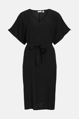Robe noire à manches courtes de VILA, avec une ceinture à la taille et un col en V.