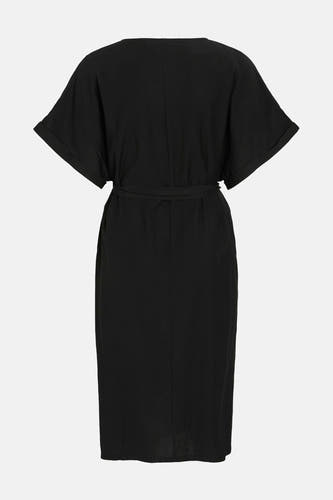 Robe noire à manches courtes de VILA®, avec une ceinture à la taille et d'une couleur unie.