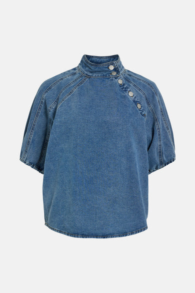 T-shirt de jeans VILA® en denim bleu clair avec des manches courtes et un col haut à boutons.