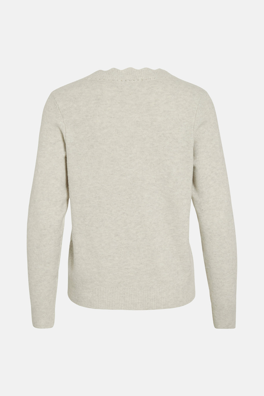 Crèmekleurige trui met lange mouwen en een golvende halslijn.