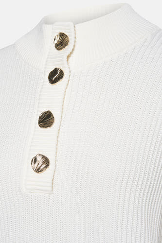 Pull-over blanc de VILA® avec col montant et boutons décoratifs dorés.