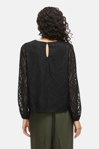 Blouse noire à manches longues de VILA, avec un motif subtil et un détail d'encolure en forme de cœur à l'arrière.