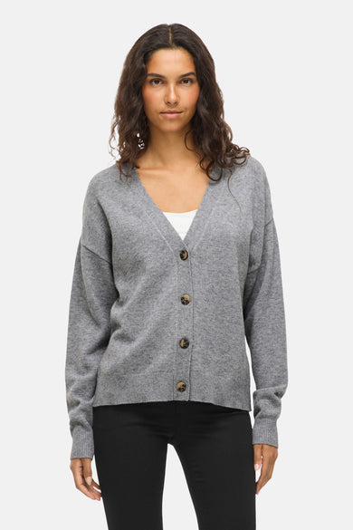 Veste grise de VILA®, à collier, portée sur un haut blanc et associée à une jupe noire.