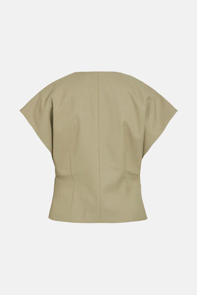 Gilet vert de VILA®, avec des manches courtes et un design uni sur un fond blanc.