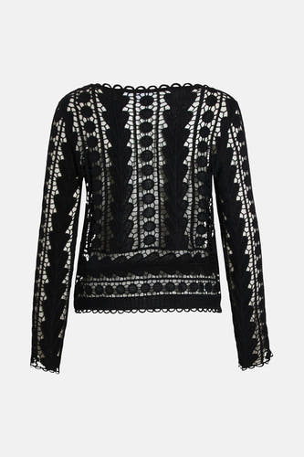 Zwarte blouse met lange mouwen van VILA®, met kanten details en een gehaakt patroon.