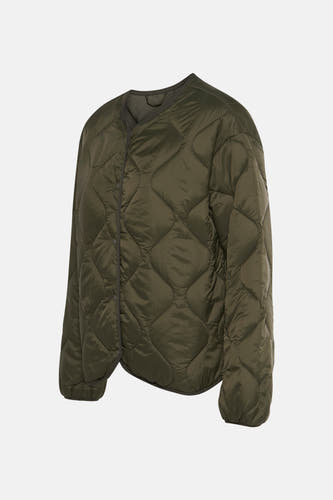 Veste verte VILA® avec un motif de ruitatté et une fermeture à boutons, sur un fond blanc.