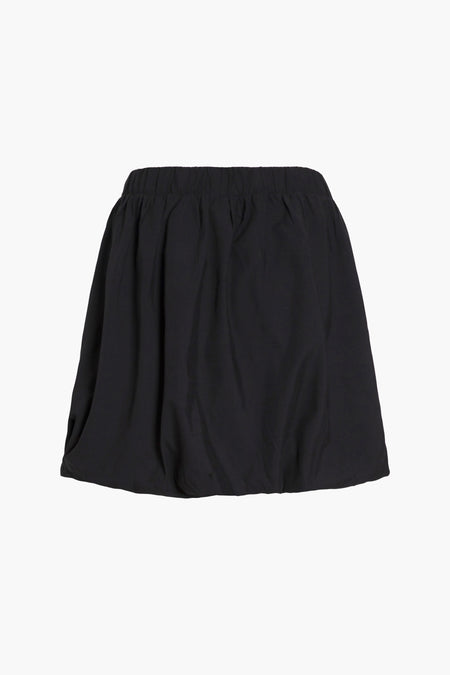 Jupe courte noire de VILA, avec une ceinture élastique et une coupe ballon.