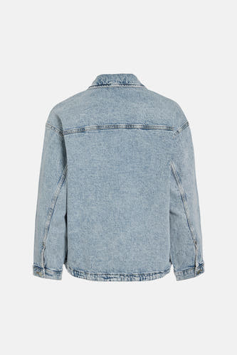 Jeansjas van lichtblauw denim van VILA®, met een klassieke kraag en lange mouwen, gezien op de achterkant.
