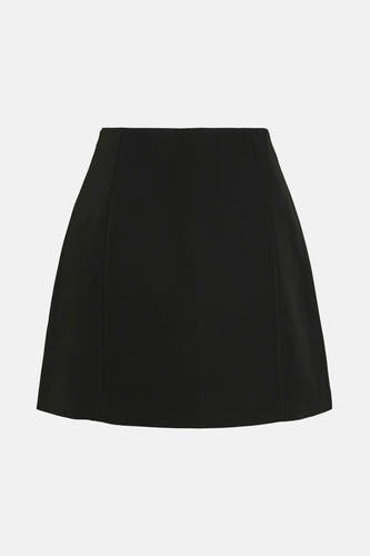 Jupe courte noire de VILA, simple et ajustée, avec une forme A subtile.