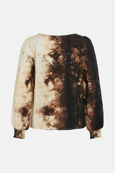 Bruine blouse met lange mouwen van VILA®, met een tie-dye patroon en smock details aan de manchetten.