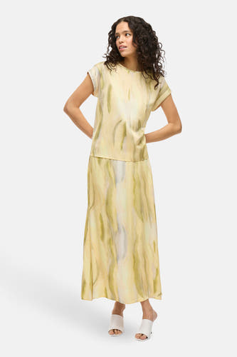 T-shirt jaune à manches courtes de VILA®, avec une impression aquarelle floue et une coupe décontractée.