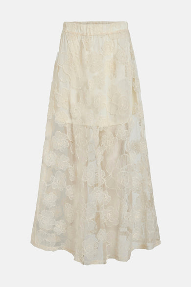 Robe longue écru de VILA®, avec un motif floral et une texture semi-transparente.