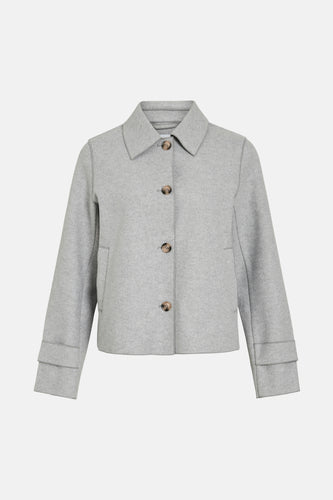 Grijs wollen jasje met knopen.