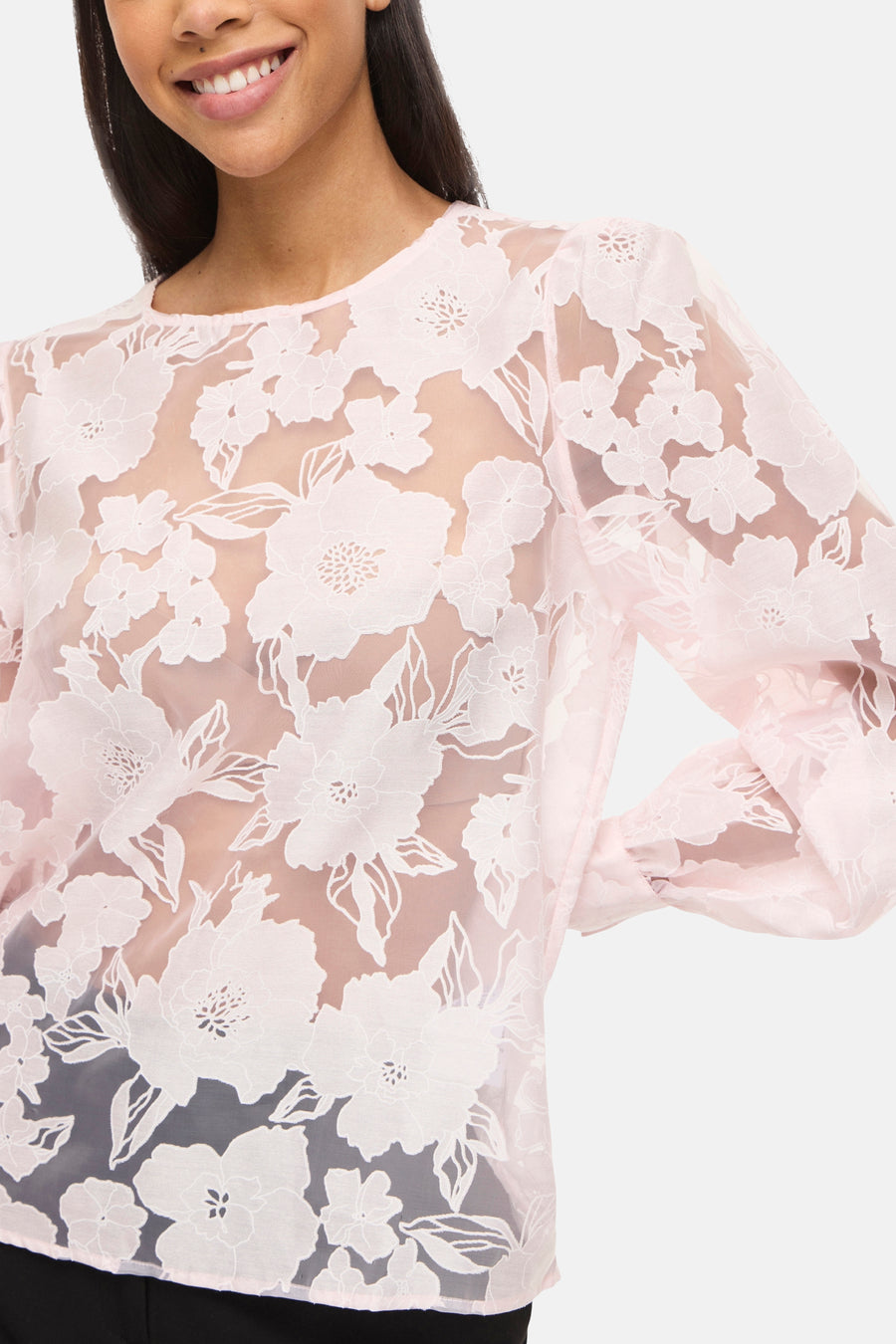 Chemisier rose à manches longues de VILA®, avec un imprimé floral transparent.