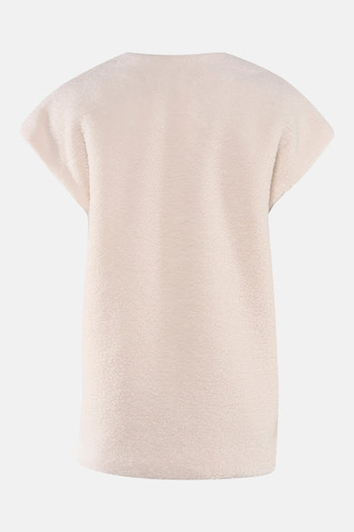 Beige jas van VILA®, met een zachte teddy textuur, zonder sluiting, gezien vanaf de achterkant.
