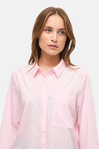 Chemise rose à manches longues de VILA®, avec une poche poitrine et une fermeture boutonnée.