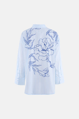 Blauw overhemd met lange mouwen van Vila met een bloemmotief op de achterkant.
