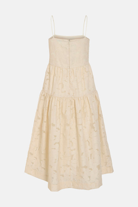 Robe crue VILA® avec des bandes de spaghettis et une jupe plissée.