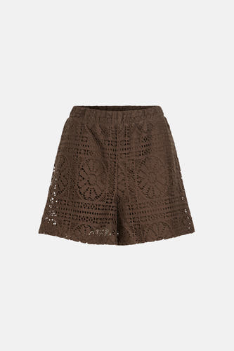 Short marron de VILA® avec motif ajouré au crochet et taille élastique, posé à plat.