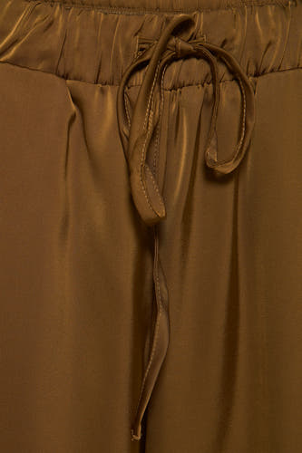 Jean VILA®, en or avec une c c c ce taille taille taille taille taille un un un so brillante et satiné.