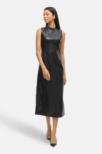 Robe sans manches noire de VILA®, avec un col montant et des escarpins à détail de chaîne.