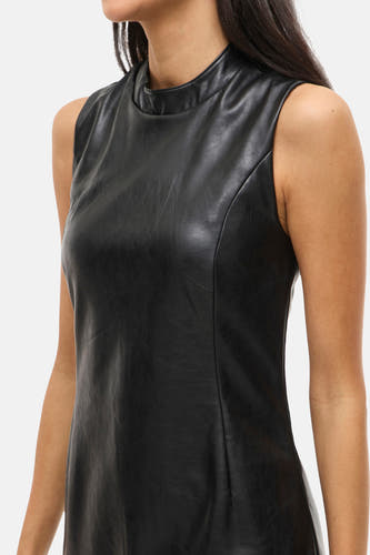 Robe sans manches noire de VILA, avec un col haut et une texture lisse.
