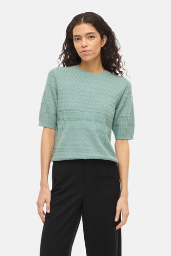 Pull vert avec col rond de VILA, à manches courtes et à motif losange ajouré.