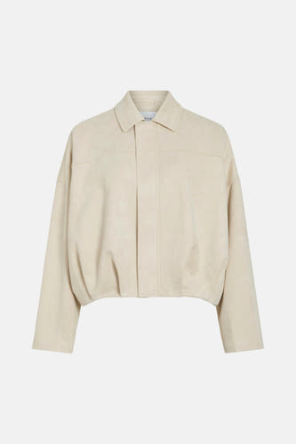 Manteau beige de VILA, avec une coupe courte et un col.
