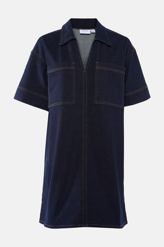 Jupe en denim bleu marine à manches courtes de VILA, avec des surpiqures brunes et un col V.