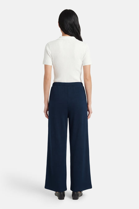 Pantalon bleu de VILA, avec jambes larges et taille élastique.