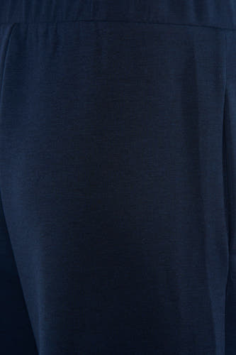 Pantalon bleu de VILA® avec une texture tricotée douce et fine et une taille élastique.