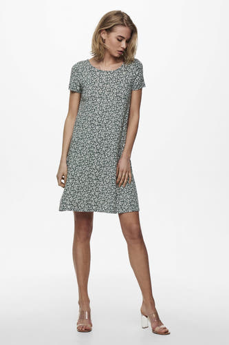 Robe verte à manches courtes de ONLY, avec un imprimé fleuri.