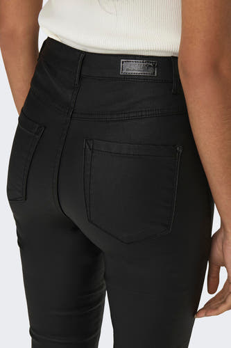Pantalon noir de ONLY, avec des coutures visibles et des poches arrière.